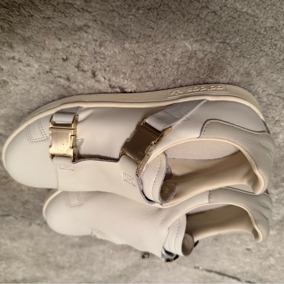 Brand new  Adidas shoes for women size 6 leather new - Picture 5 of 9